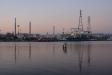 —◄o57►— Le long de l'eau quelque part dans le port...